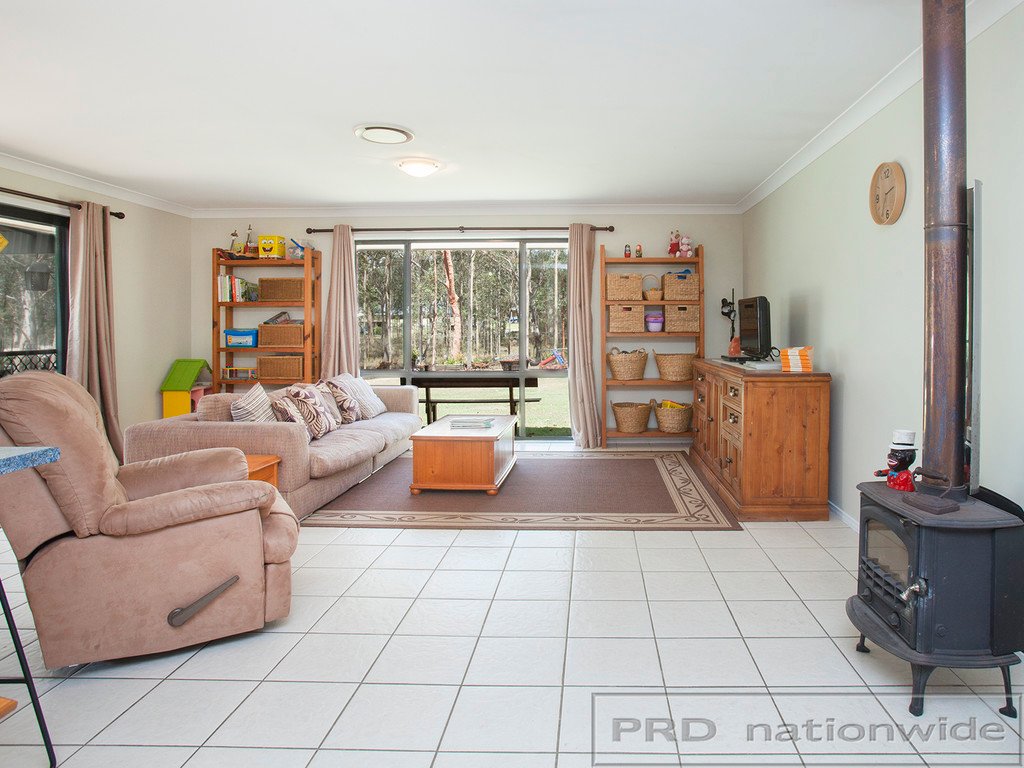 8 Currawong Close THORNTON 8