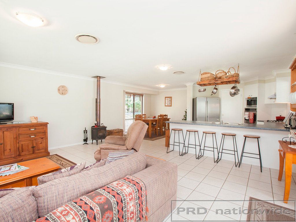 8 Currawong Close THORNTON 9