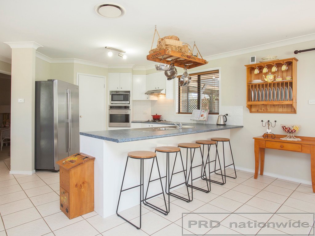 8 Currawong Close THORNTON 11