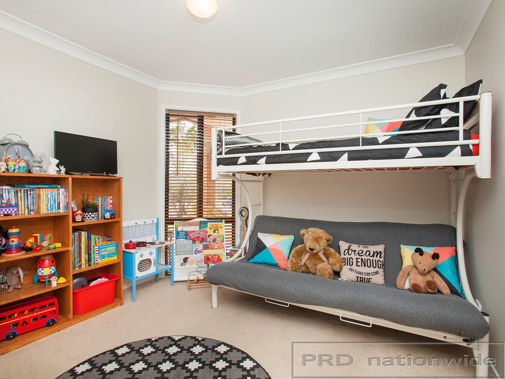 8 Currawong Close THORNTON 14