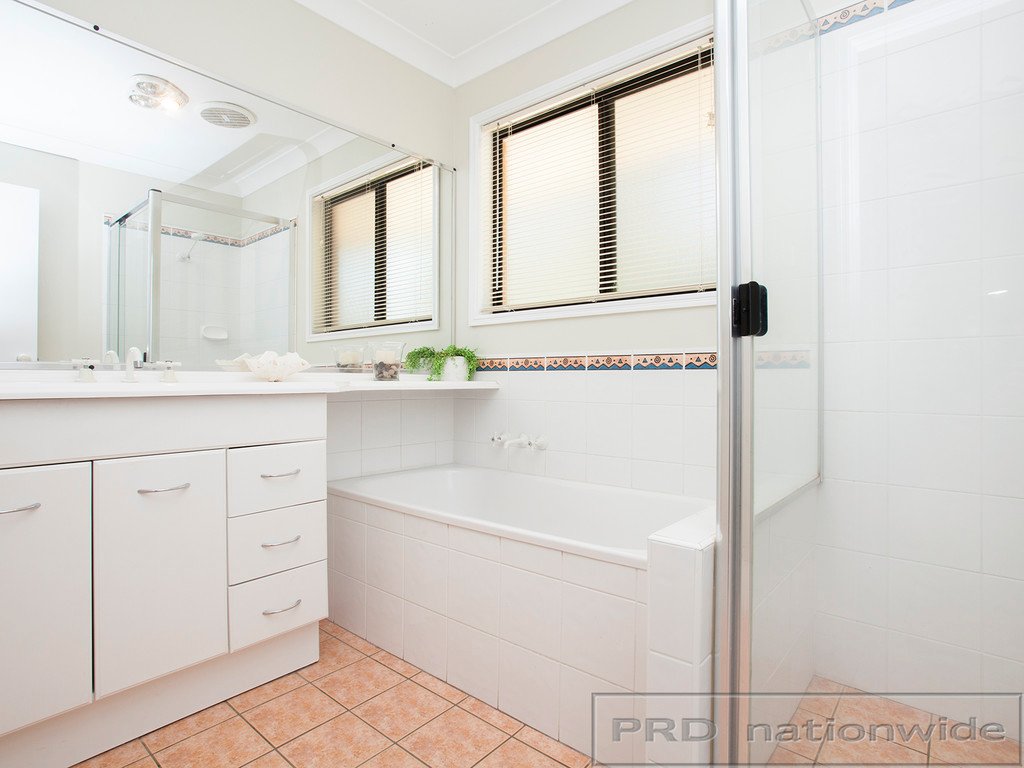 8 Currawong Close THORNTON 15