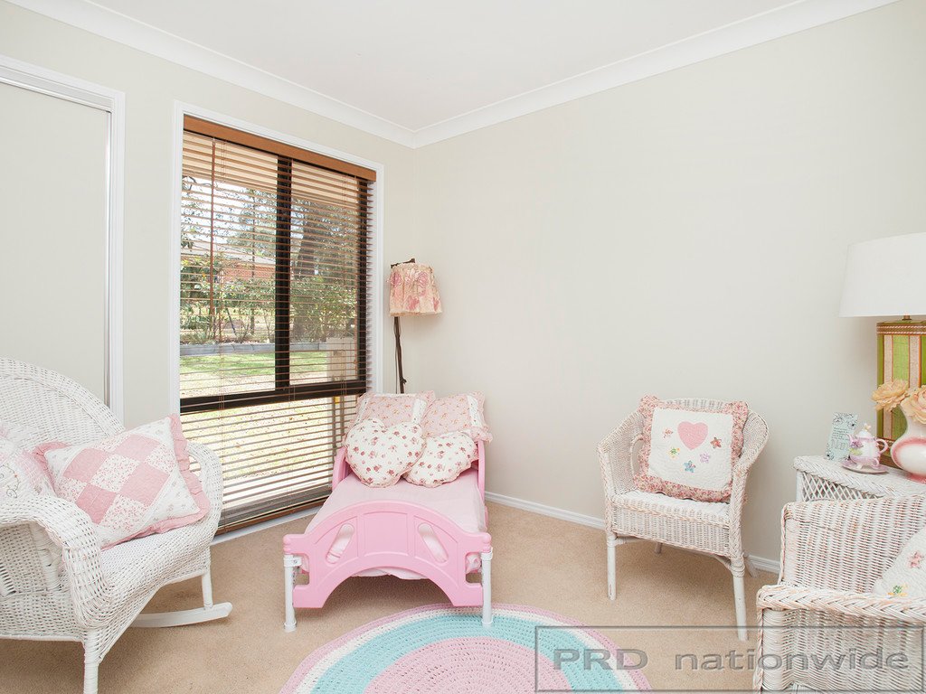 8 Currawong Close THORNTON 16