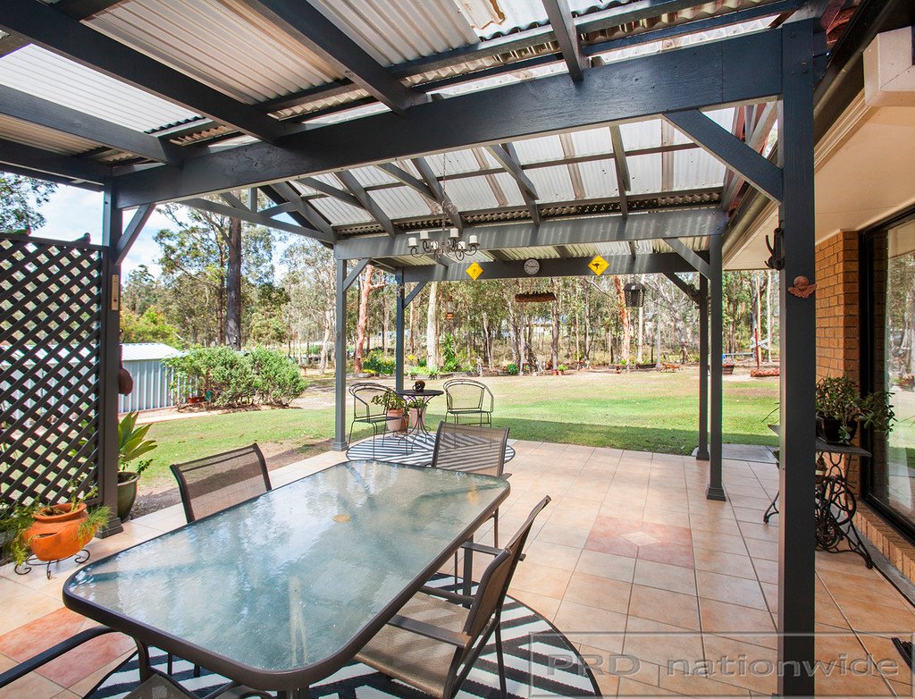 8 Currawong Close THORNTON 17