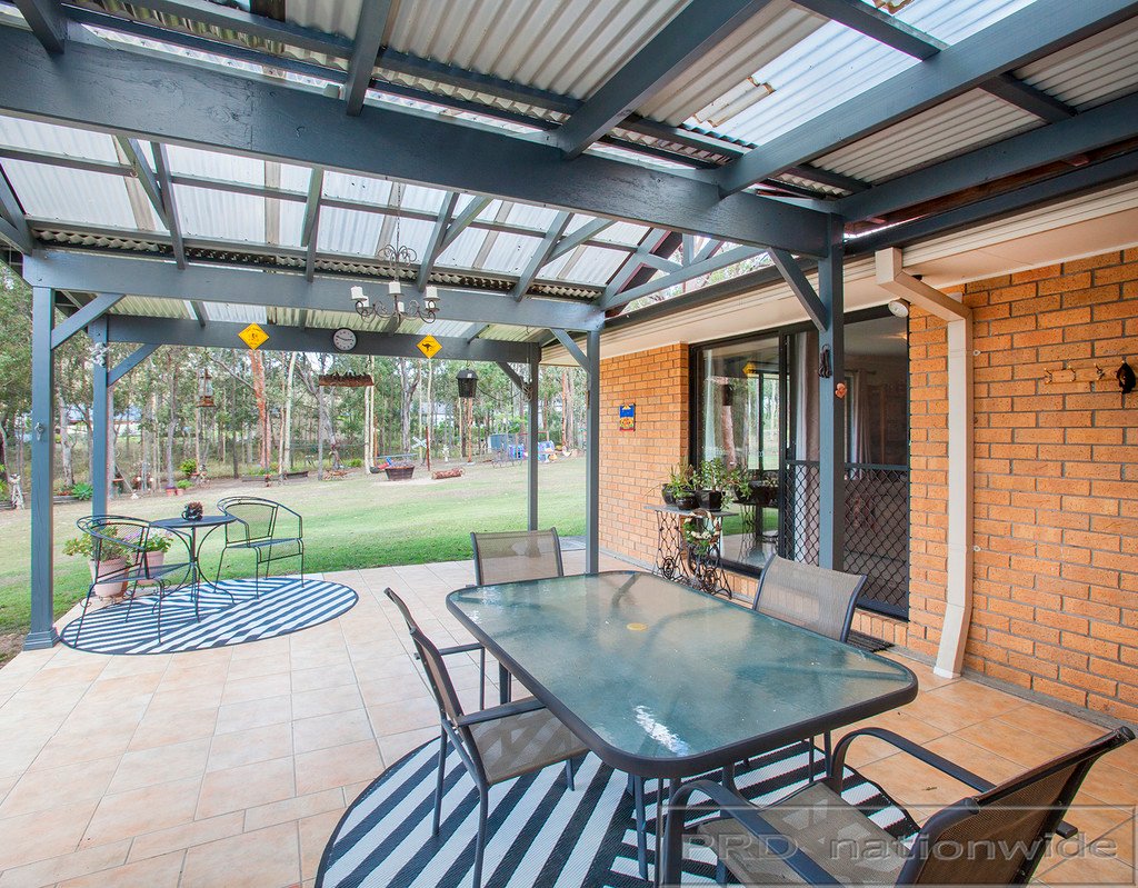 8 Currawong Close THORNTON 18