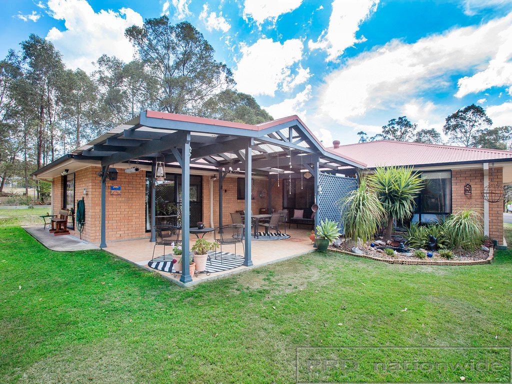 8 Currawong Close THORNTON 19