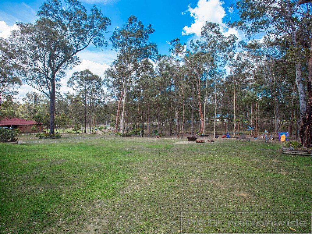 8 Currawong Close THORNTON 20