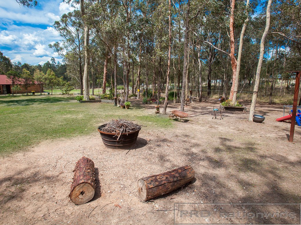 8 Currawong Close THORNTON 21