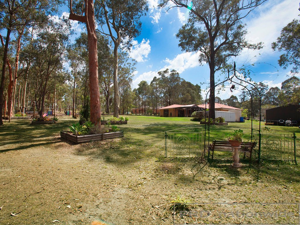 8 Currawong Close THORNTON 22