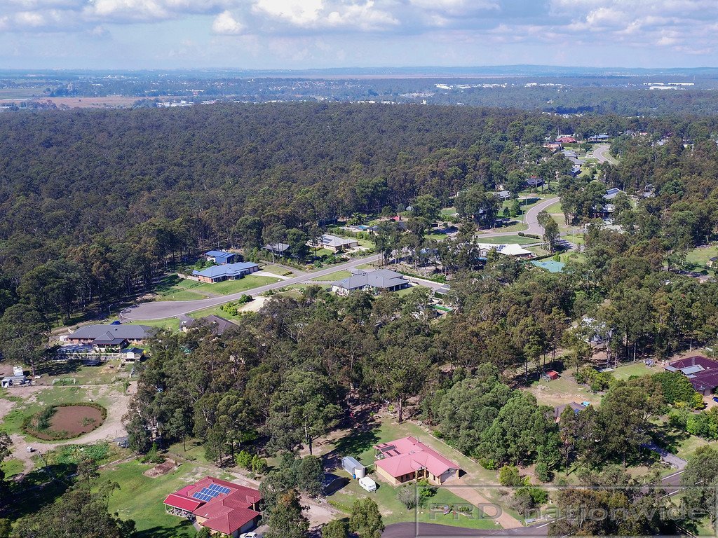 8 Currawong Close THORNTON 26