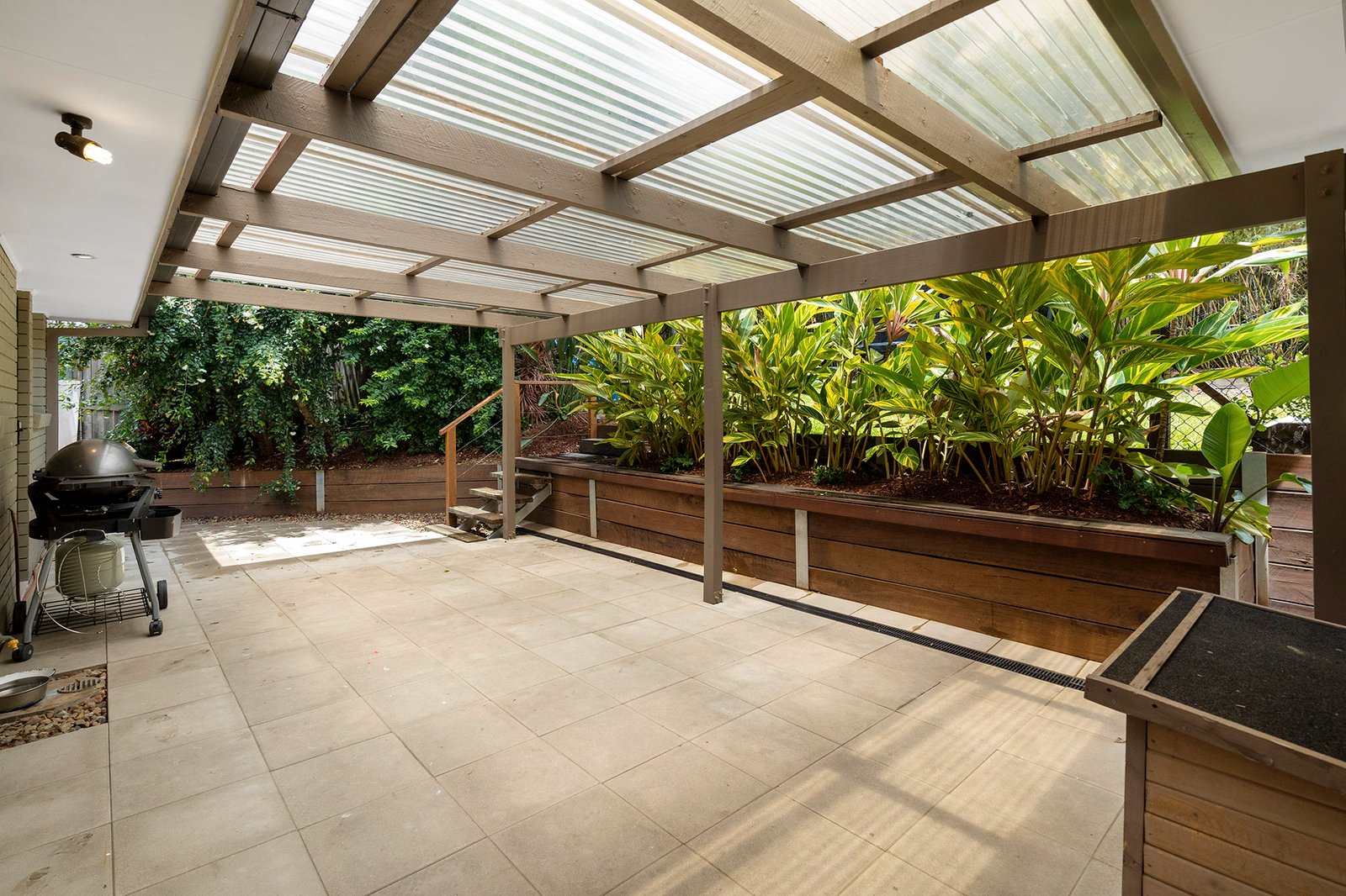 8 Cutana Court ASHMORE 2