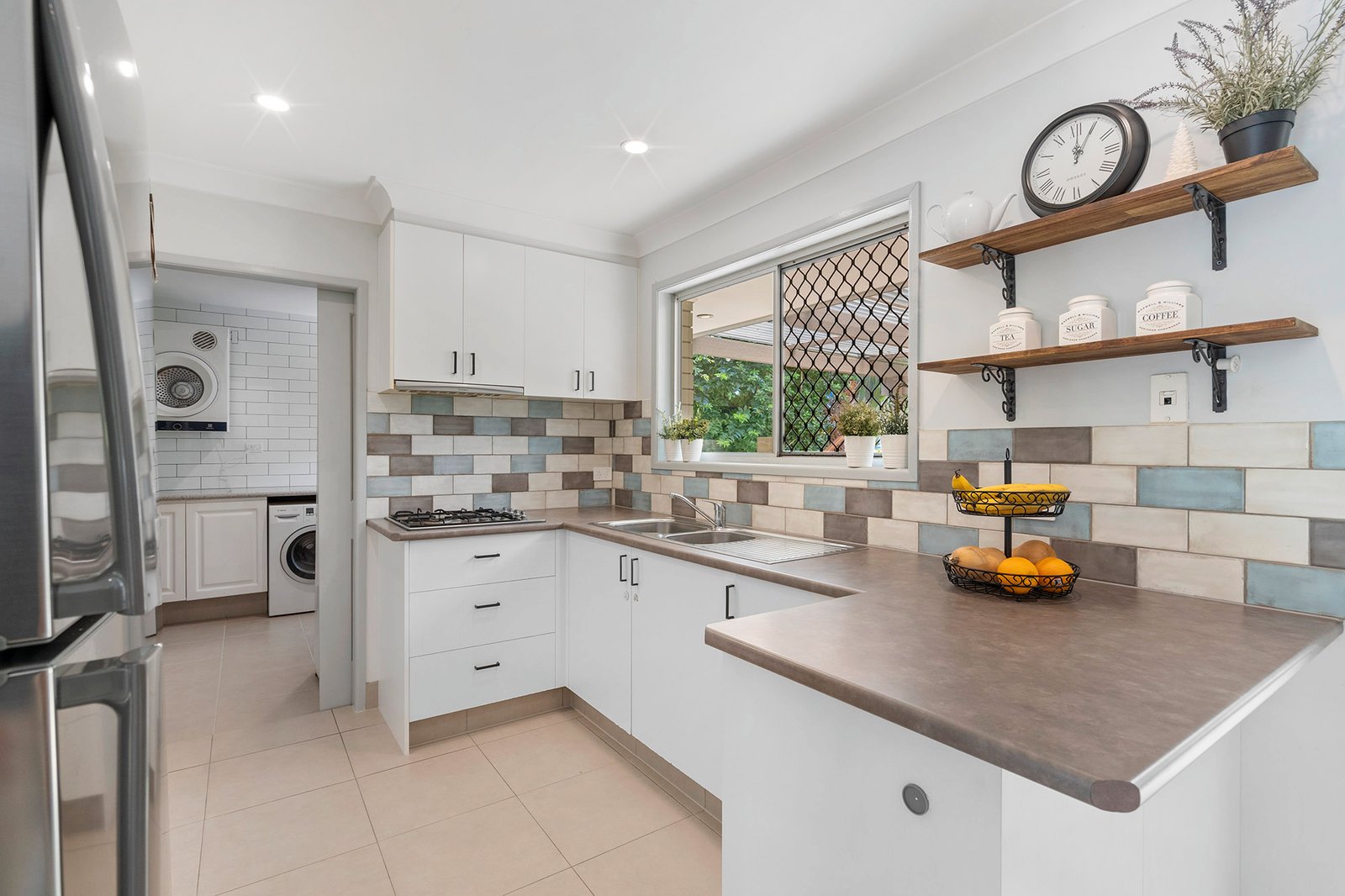 8 Cutana Court ASHMORE 3