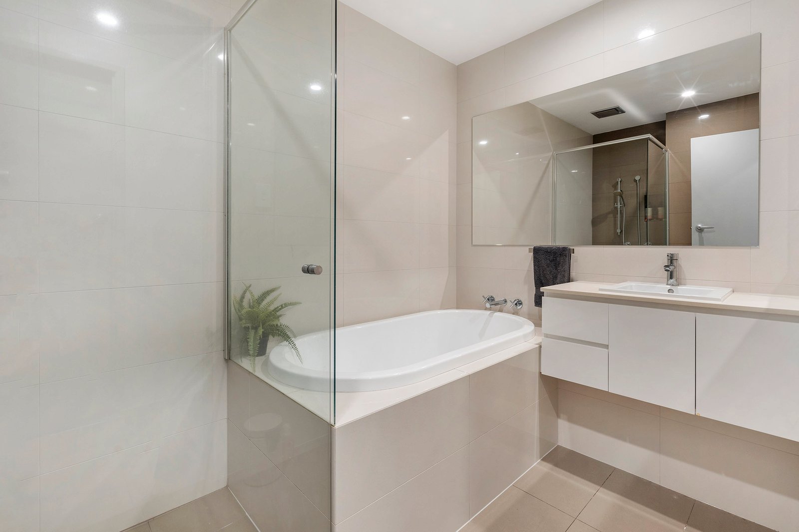 8 Cutana Court ASHMORE 9