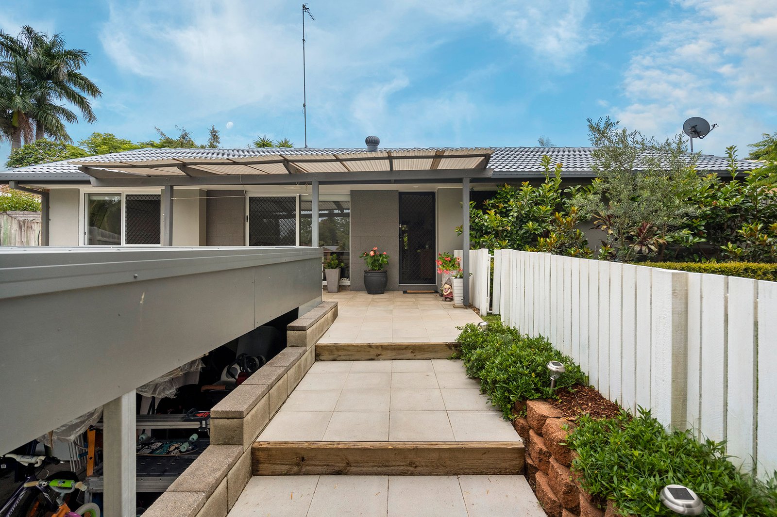 8 Cutana Court ASHMORE 16