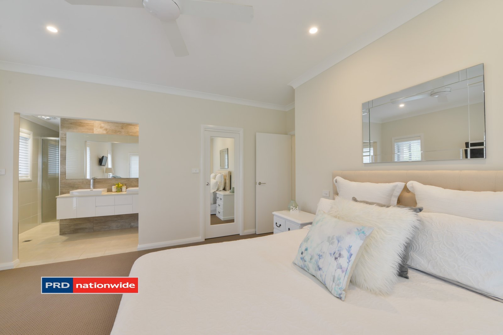 8 Daintree Circuit TAMWORTH 24