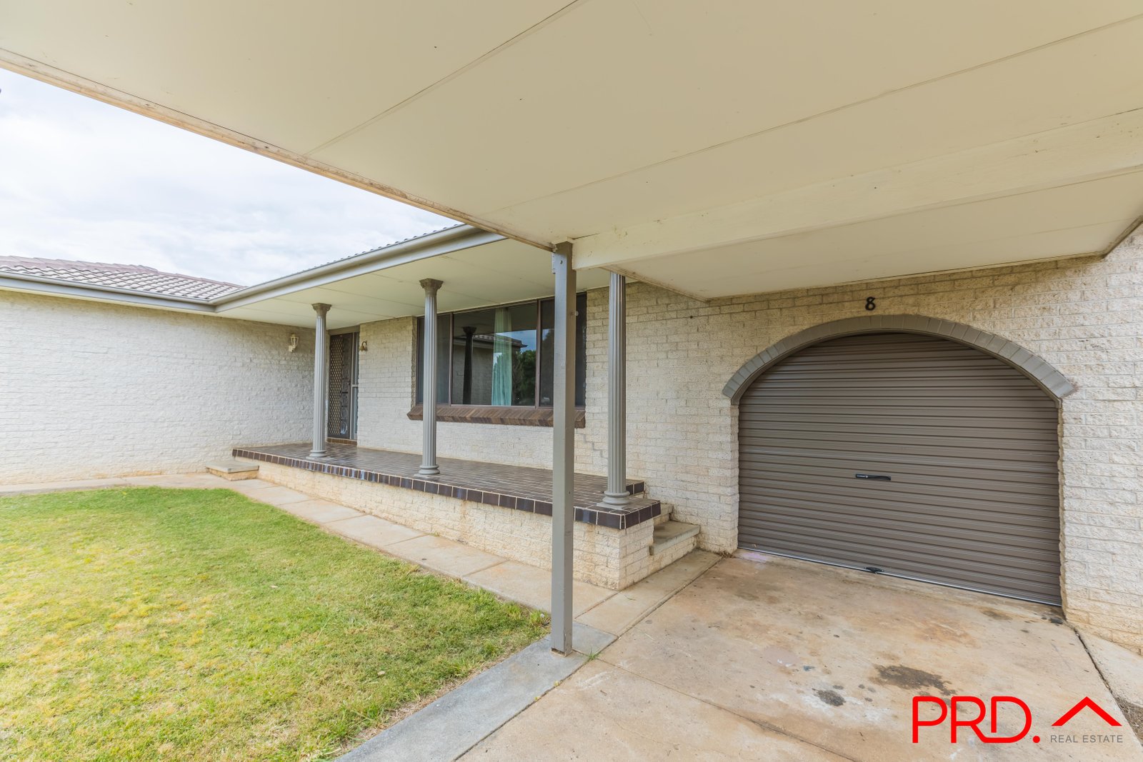 8 Dandaloo Street TAMWORTH 2