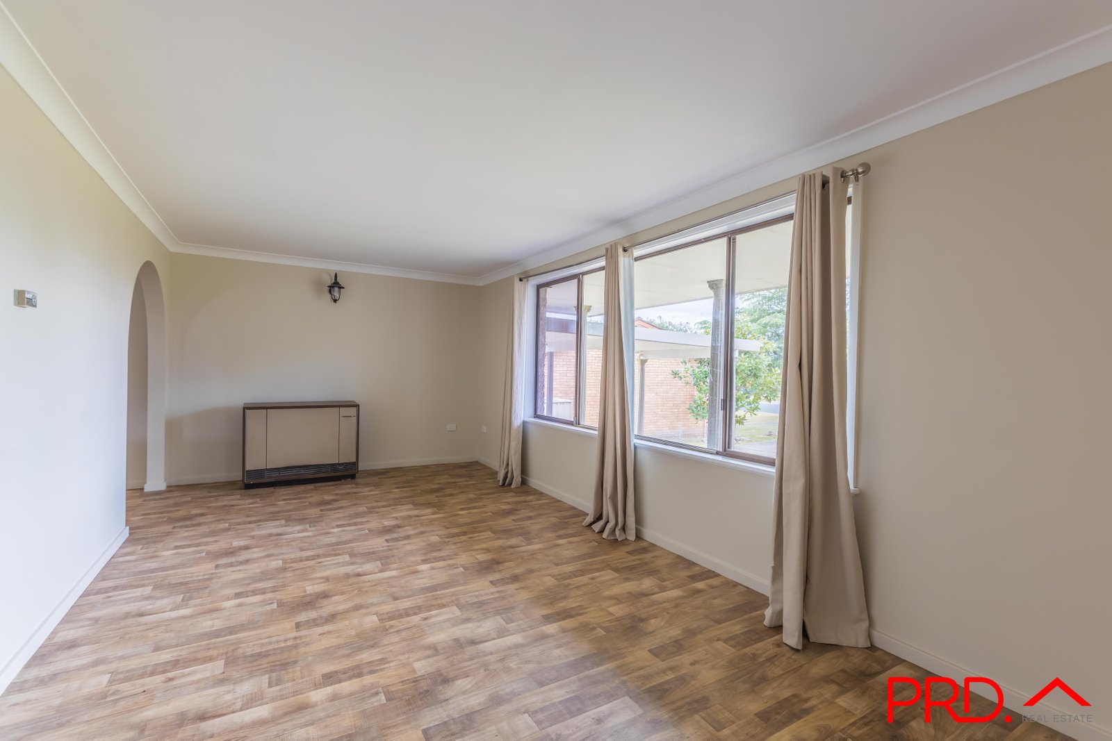 8 Dandaloo Street TAMWORTH 3