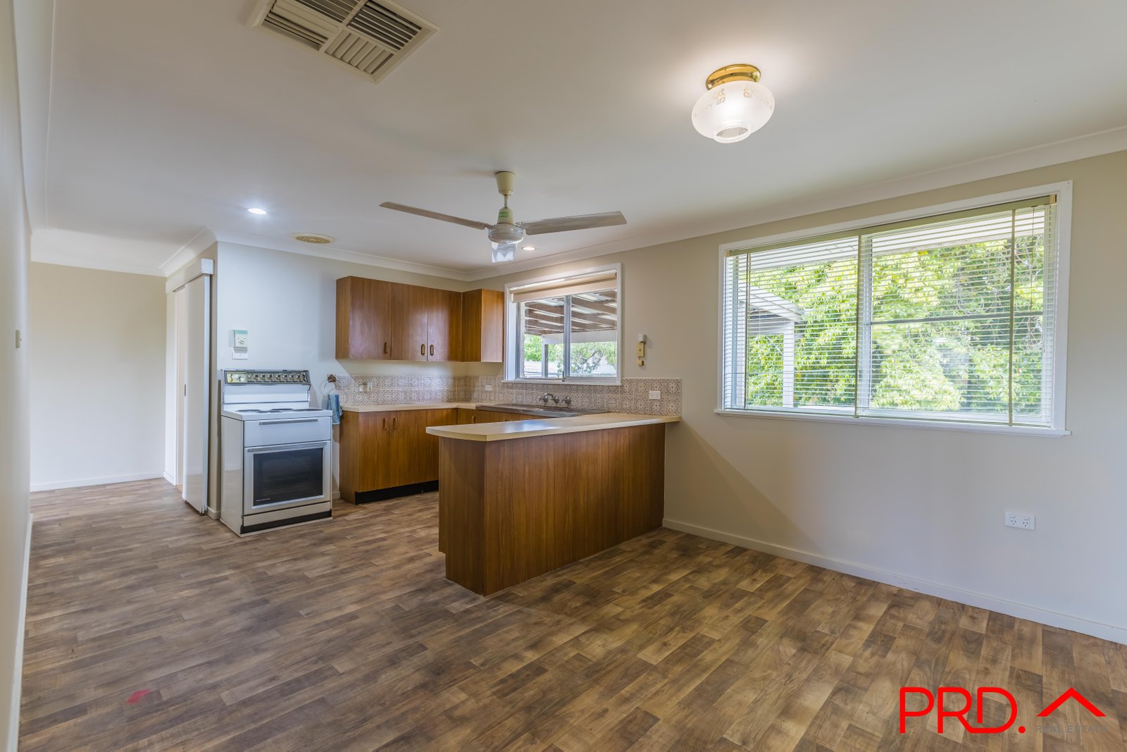 8 Dandaloo Street TAMWORTH 4