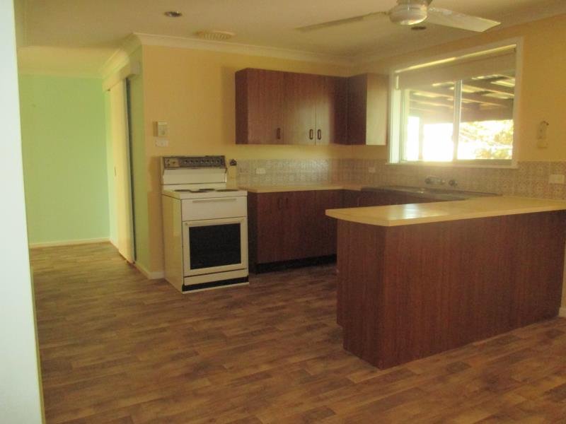 8 Dandaloo Street TAMWORTH 6