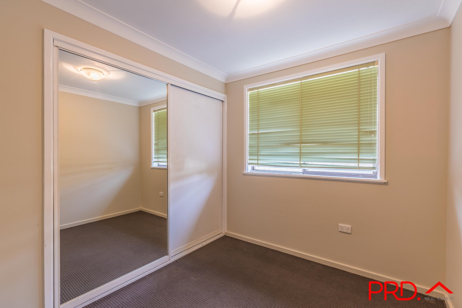 8 Dandaloo Street TAMWORTH 9