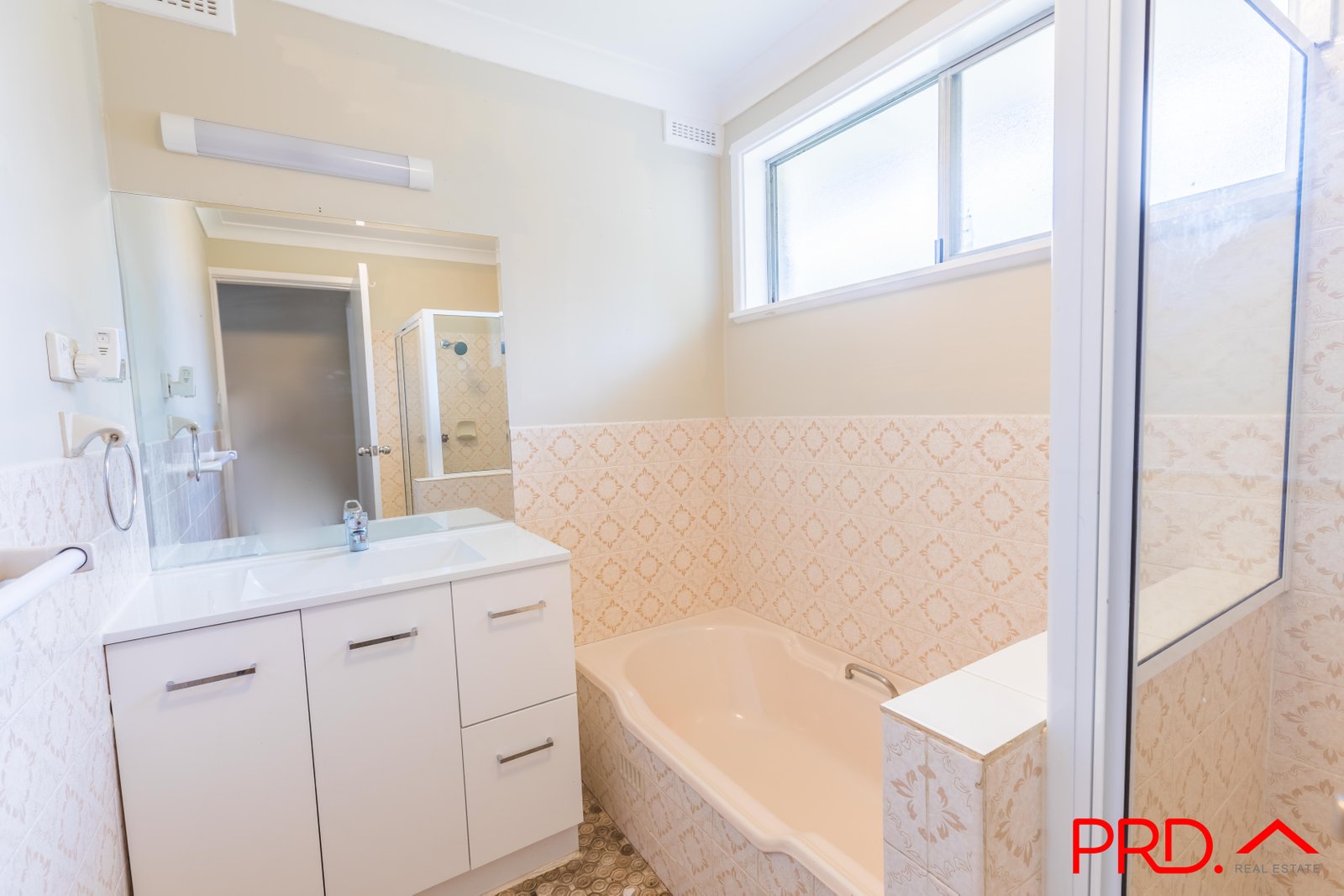 8 Dandaloo Street TAMWORTH 10