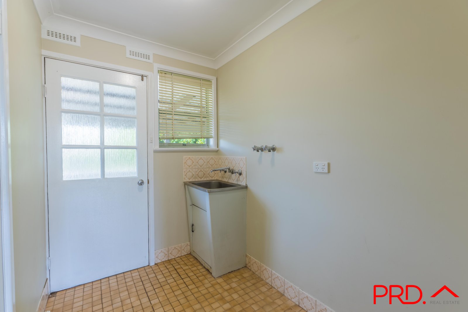 8 Dandaloo Street TAMWORTH 14