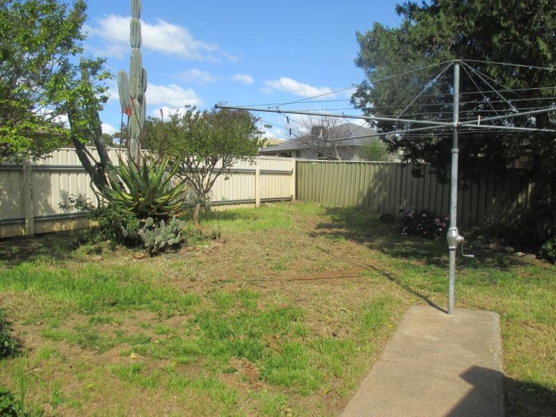 8 Dandaloo Street TAMWORTH 21