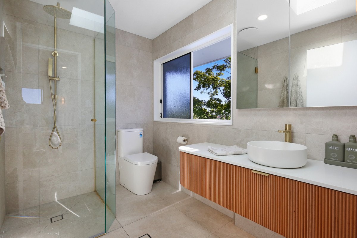 8 Dapples Court Burleigh Heads 19