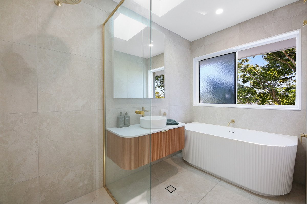 8 Dapples Court Burleigh Heads 22