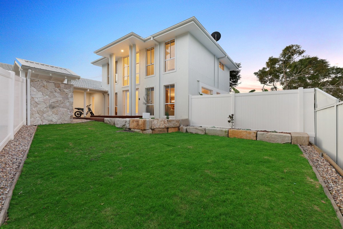 8 Dapples Court Burleigh Heads 29