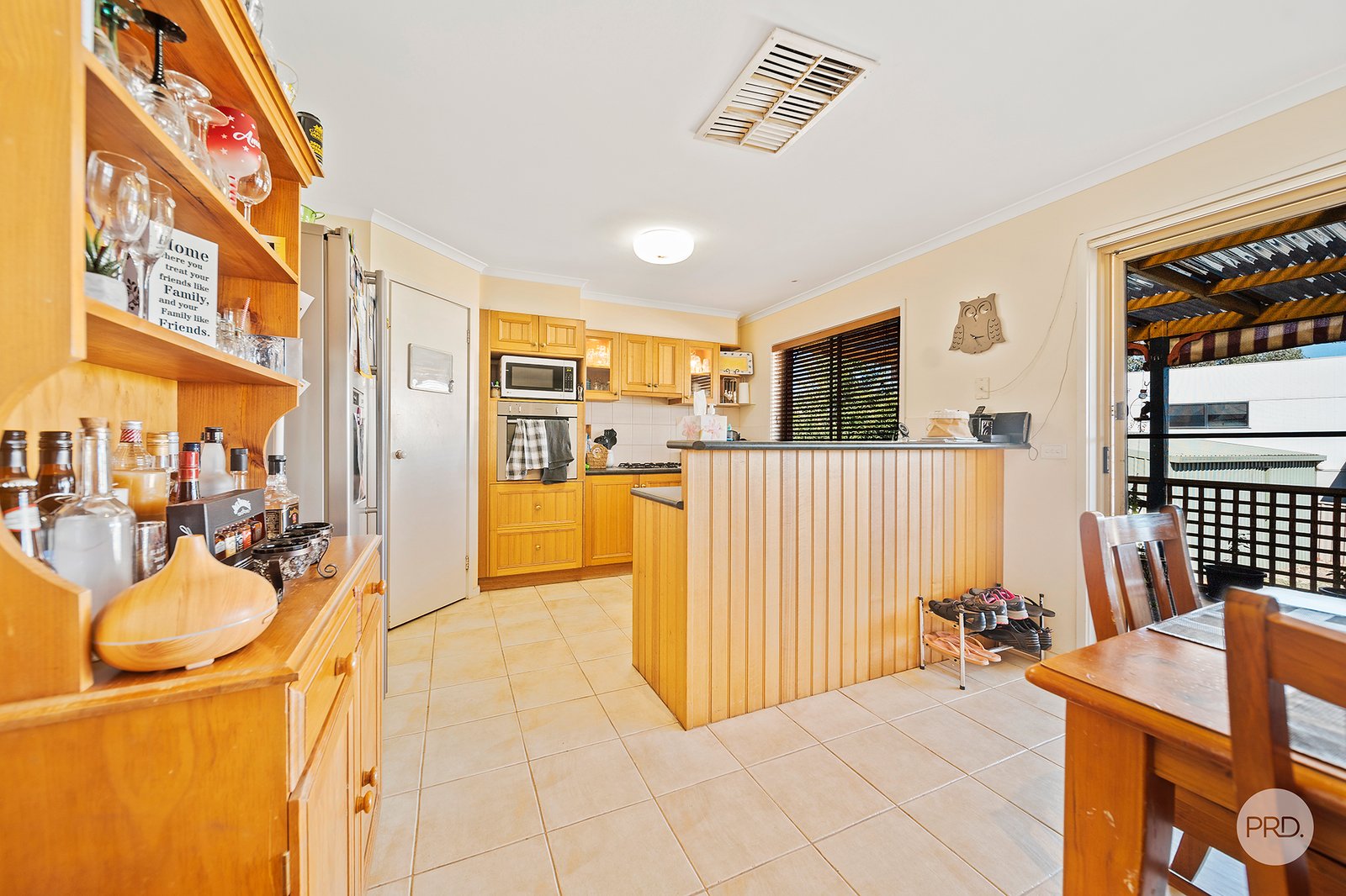 8 Davey Close FLORA HILL 2