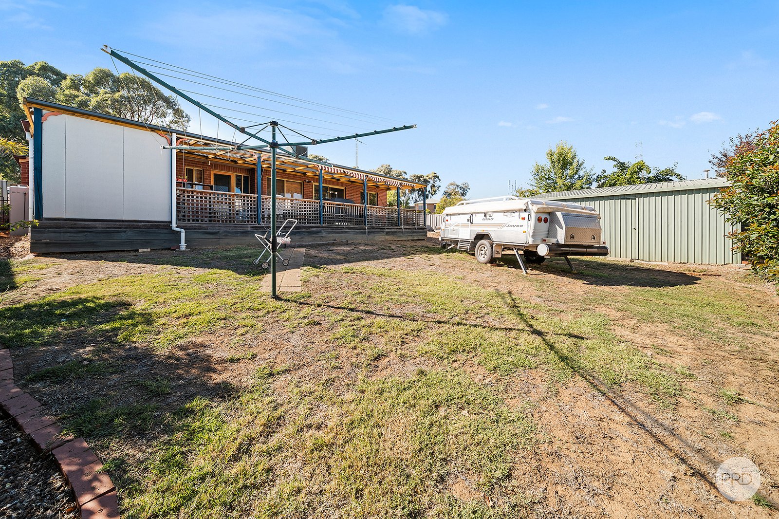 8 Davey Close FLORA HILL 9