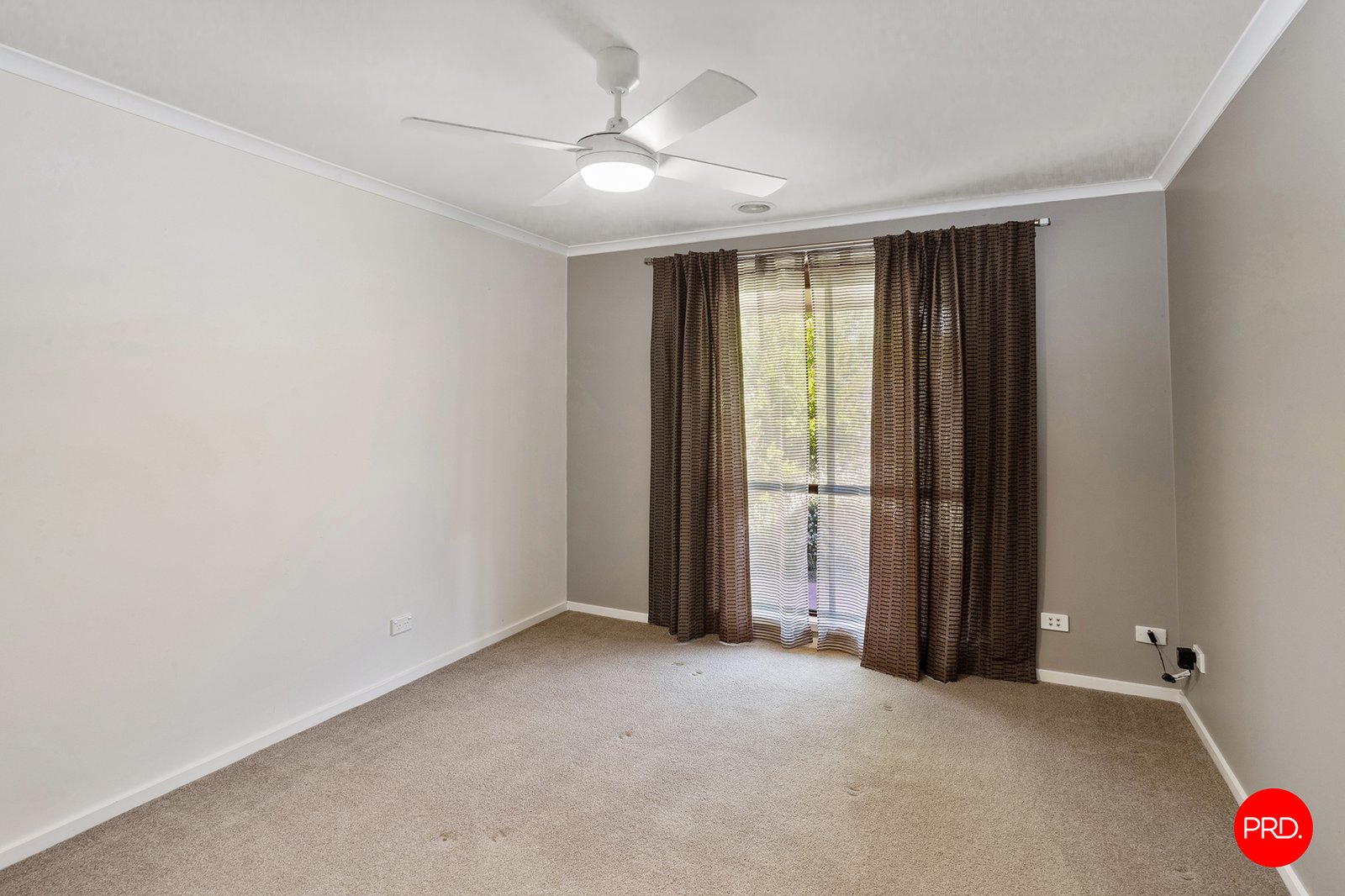 8 Deakin Drive FLORA HILL 9