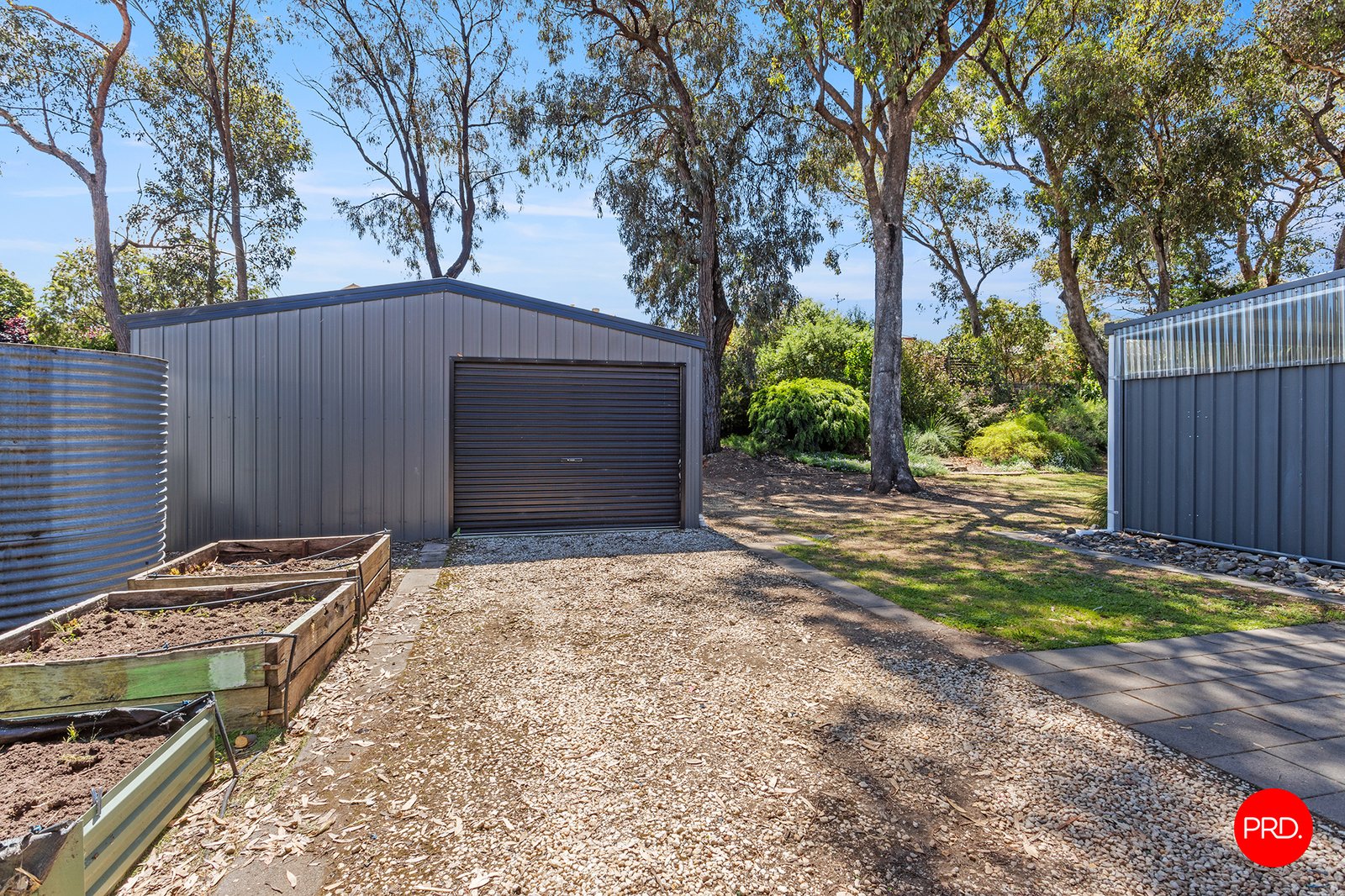 8 Deakin Drive FLORA HILL 13