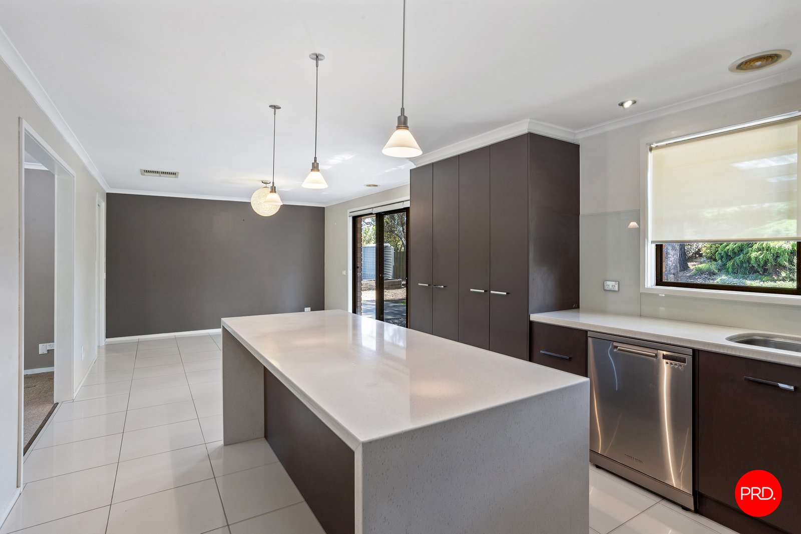 8 Deakin Drive FLORA HILL 5