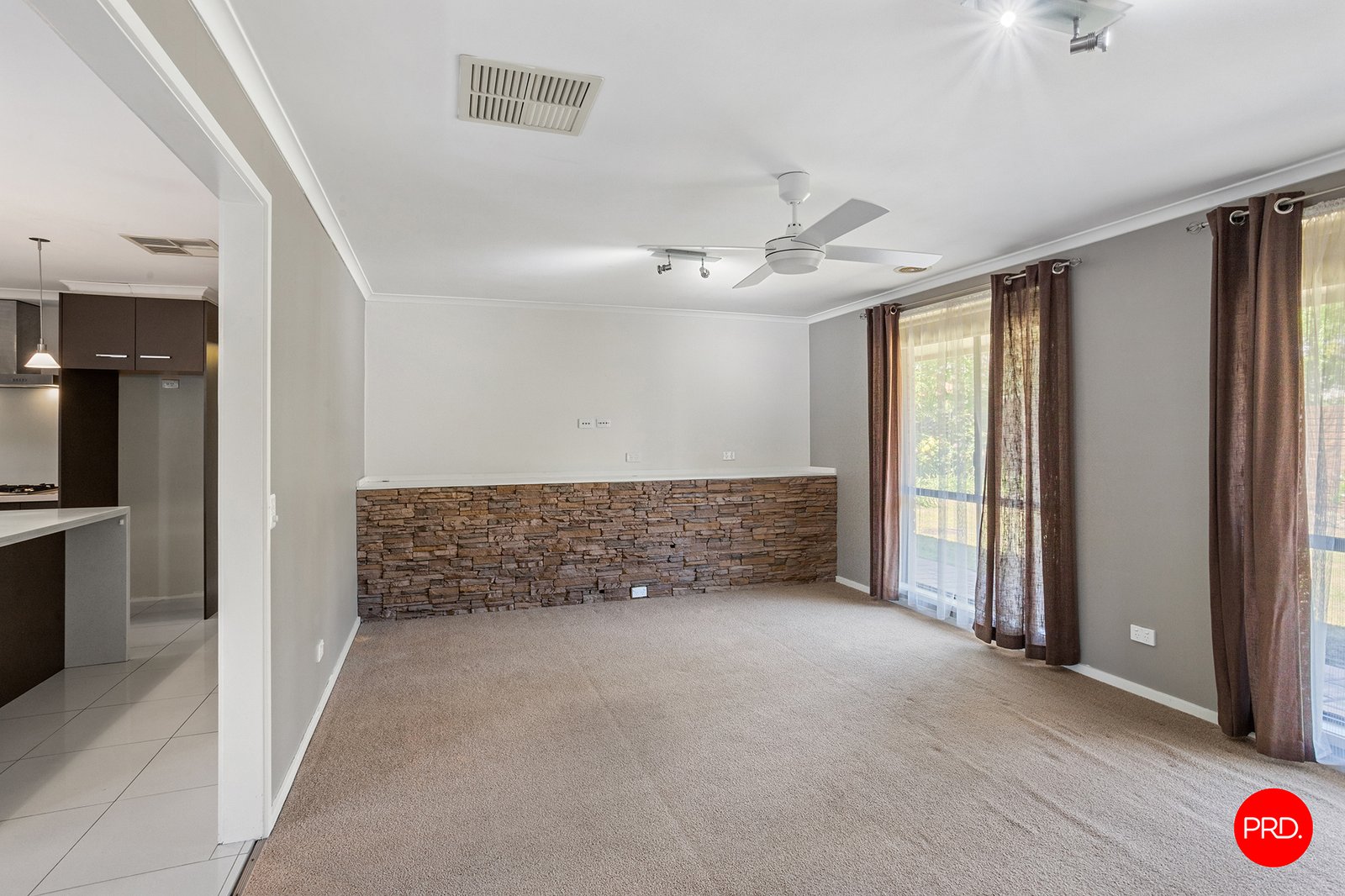 8 Deakin Drive FLORA HILL 6