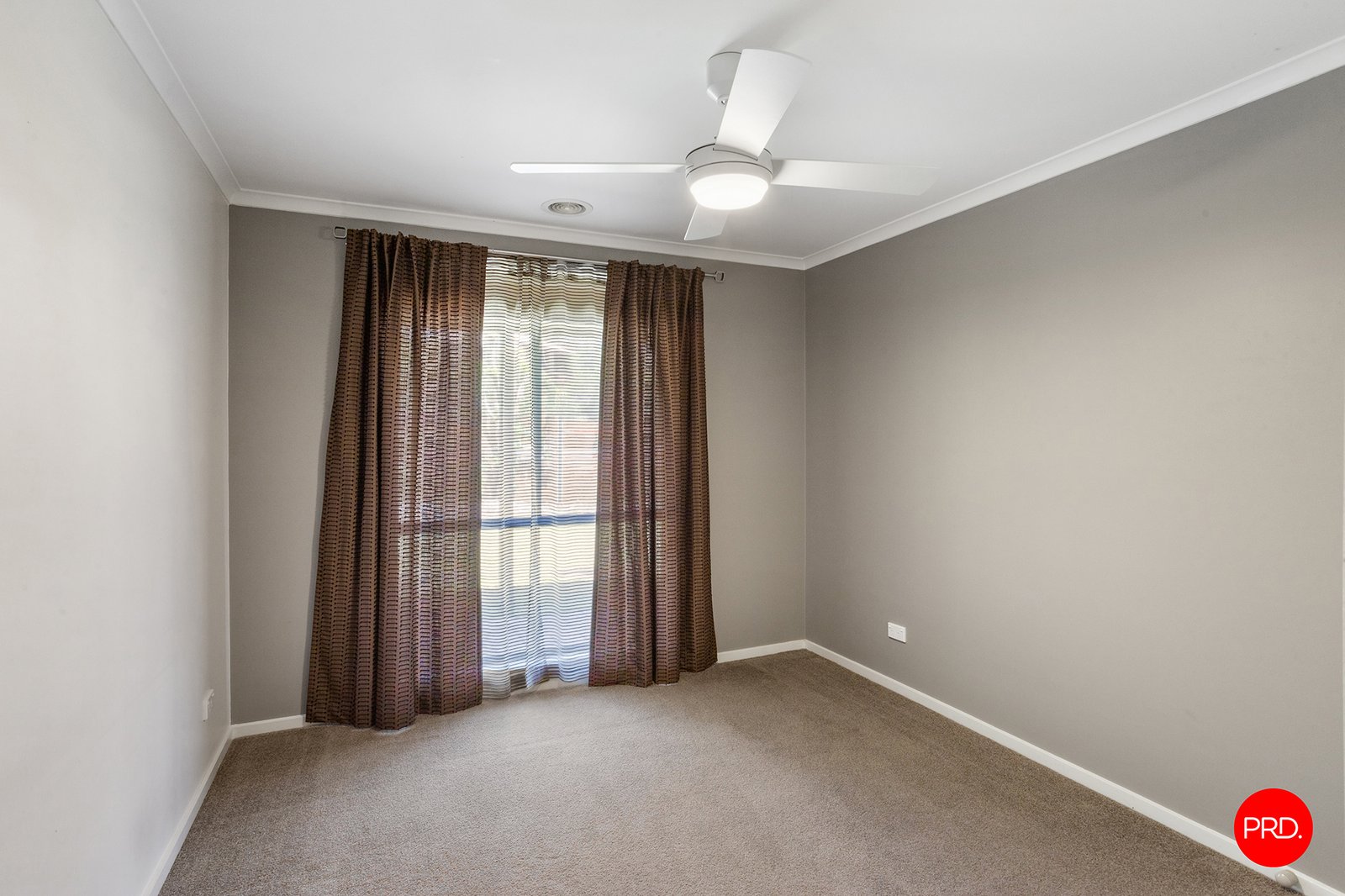 8 Deakin Drive FLORA HILL 9