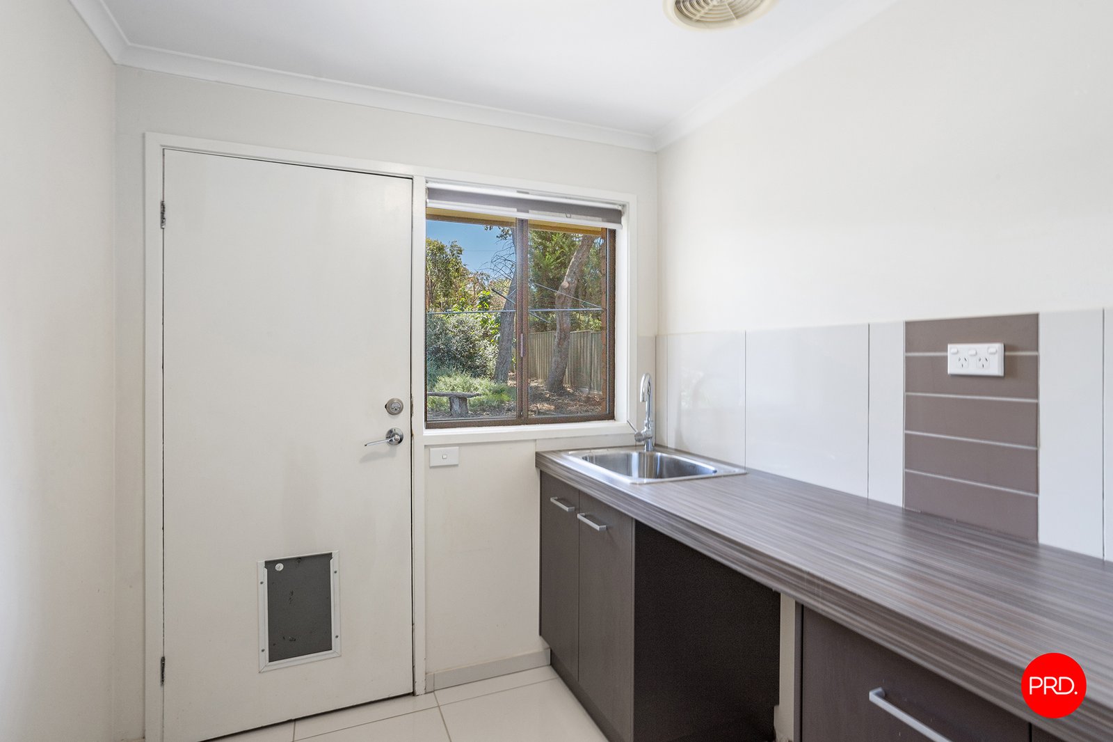 8 Deakin Drive FLORA HILL 12