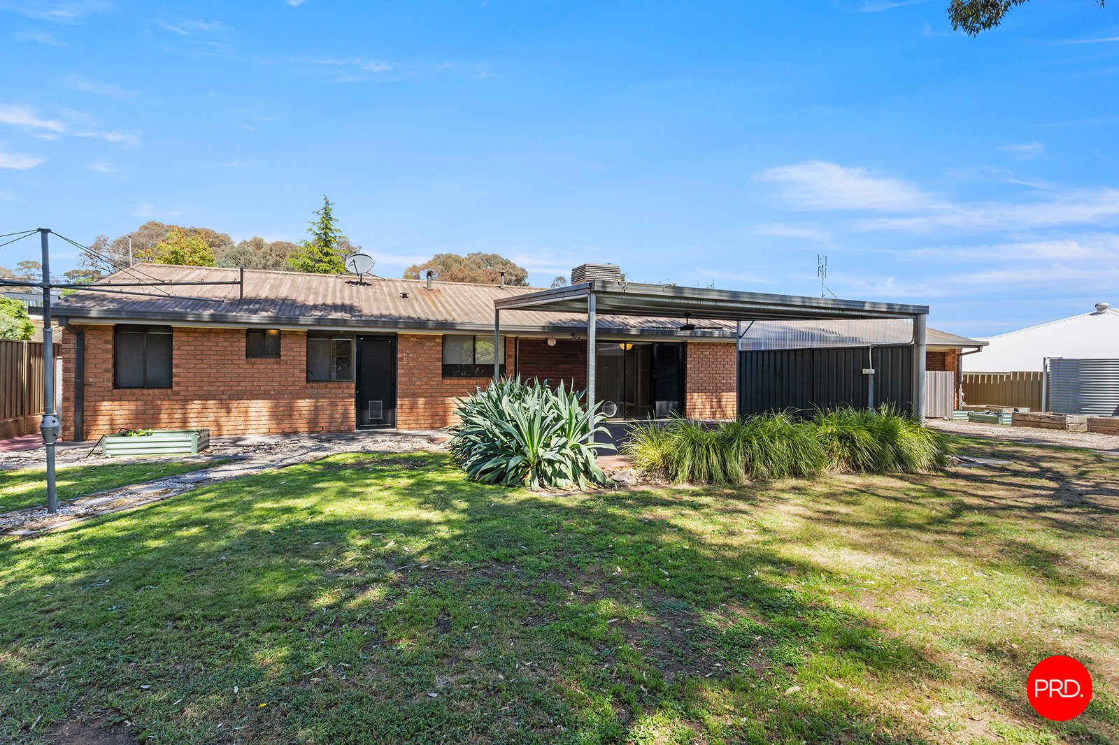 8 Deakin Drive FLORA HILL 16