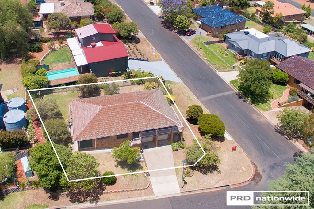 8 Dekalb Street TAMWORTH 14