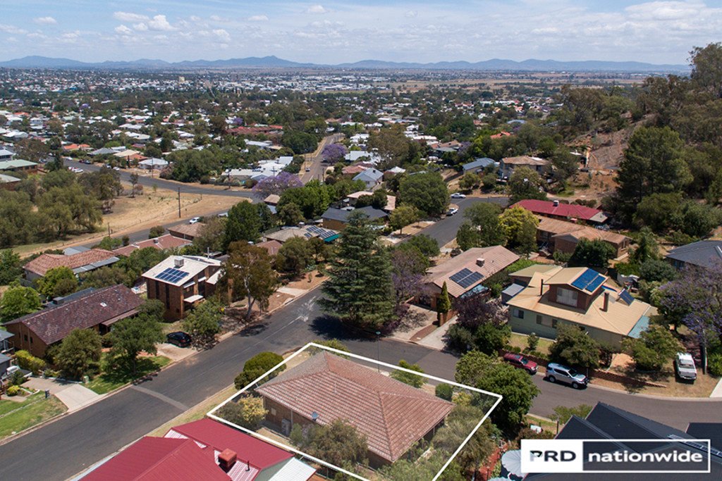 8 Dekalb Street TAMWORTH 18