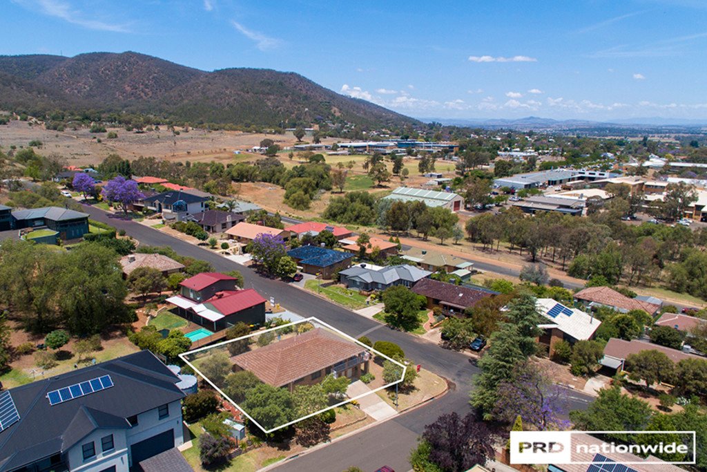 8 Dekalb Street TAMWORTH 19