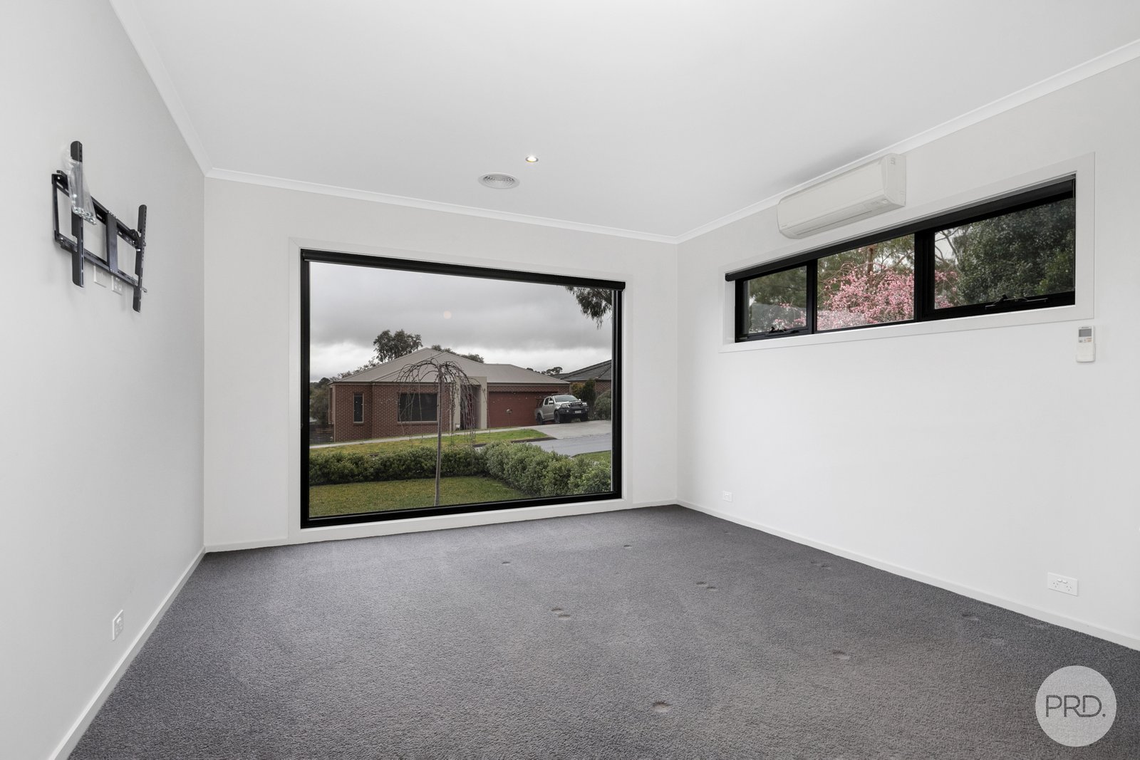 8 Delaland Avenue BUNINYONG 2