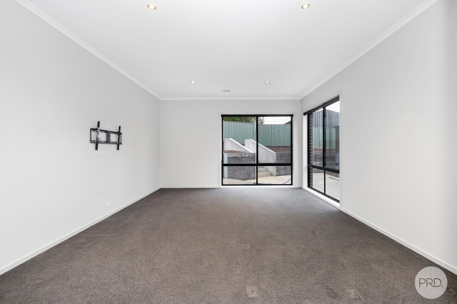 8 Delaland Avenue BUNINYONG 11