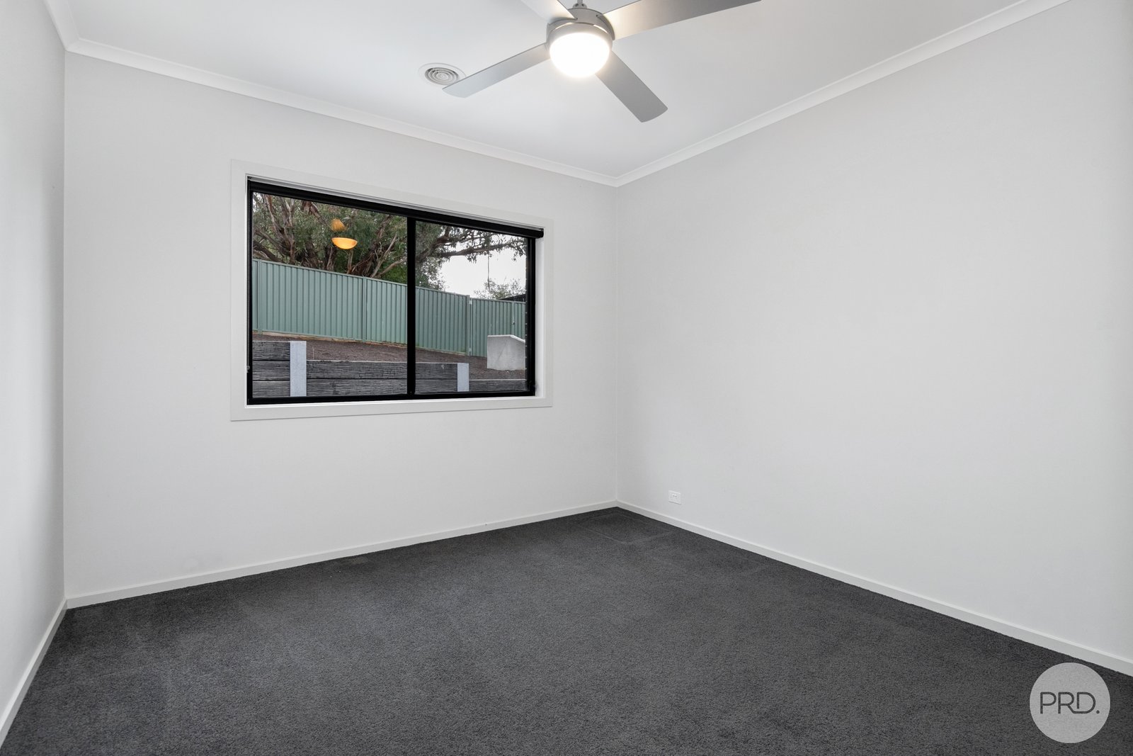 8 Delaland Avenue BUNINYONG 12