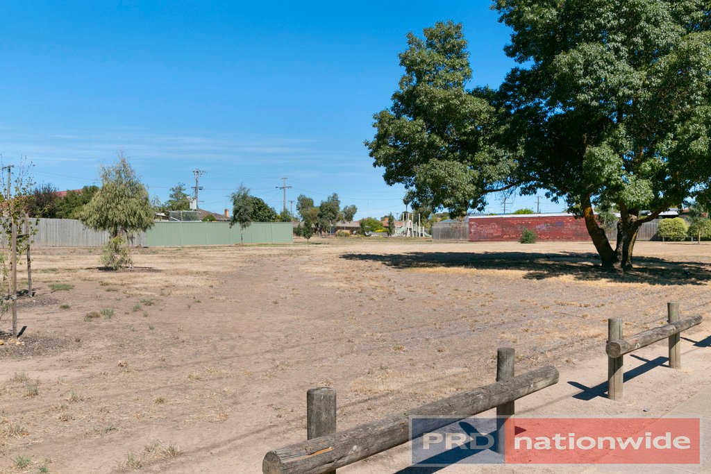 8 Dermot Street WENDOUREE 9