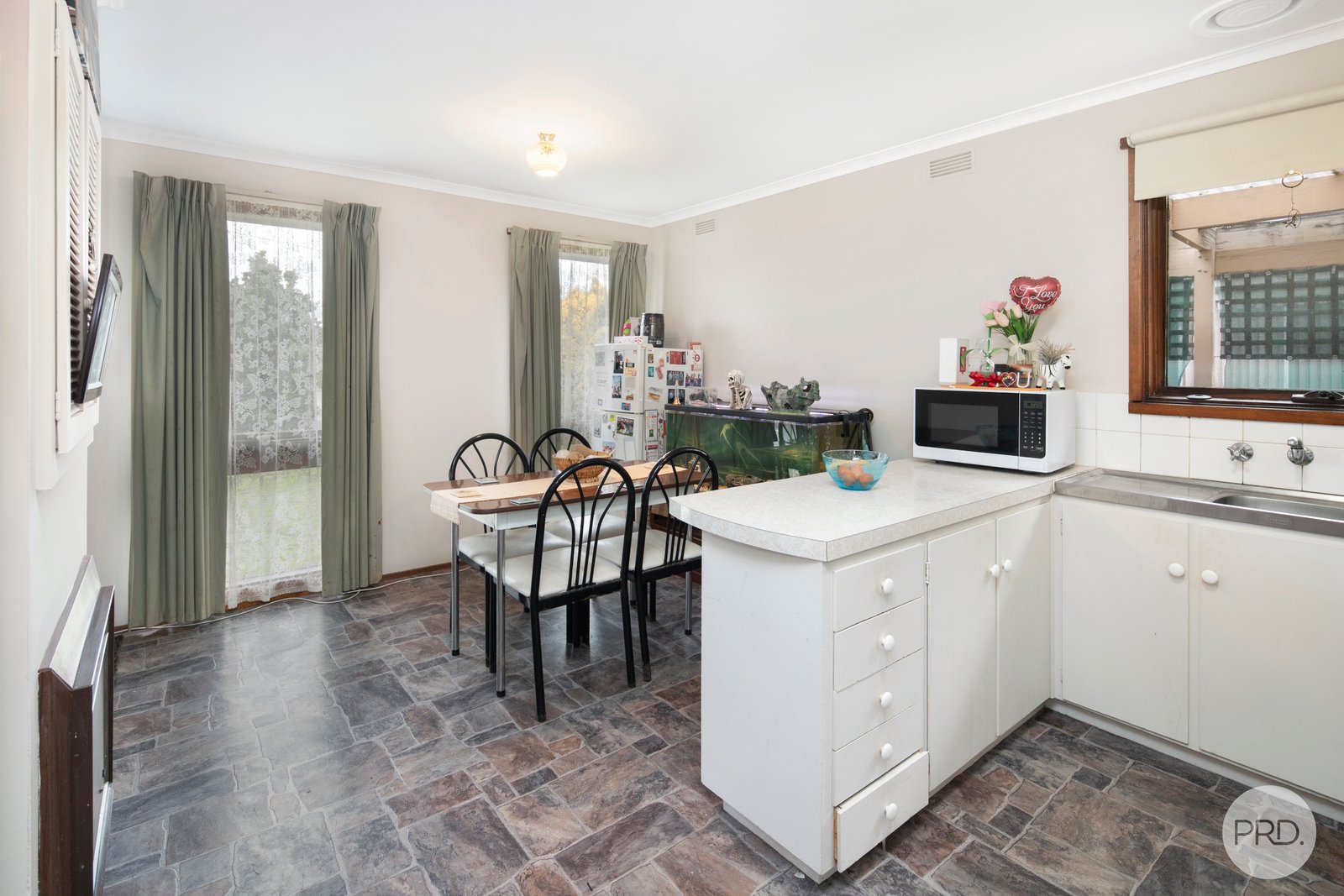 8 Dermot Street WENDOUREE 4