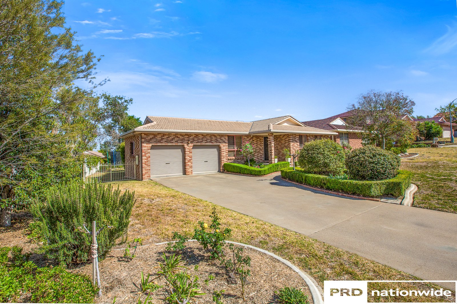 8 Dibar Drive TAMWORTH 2