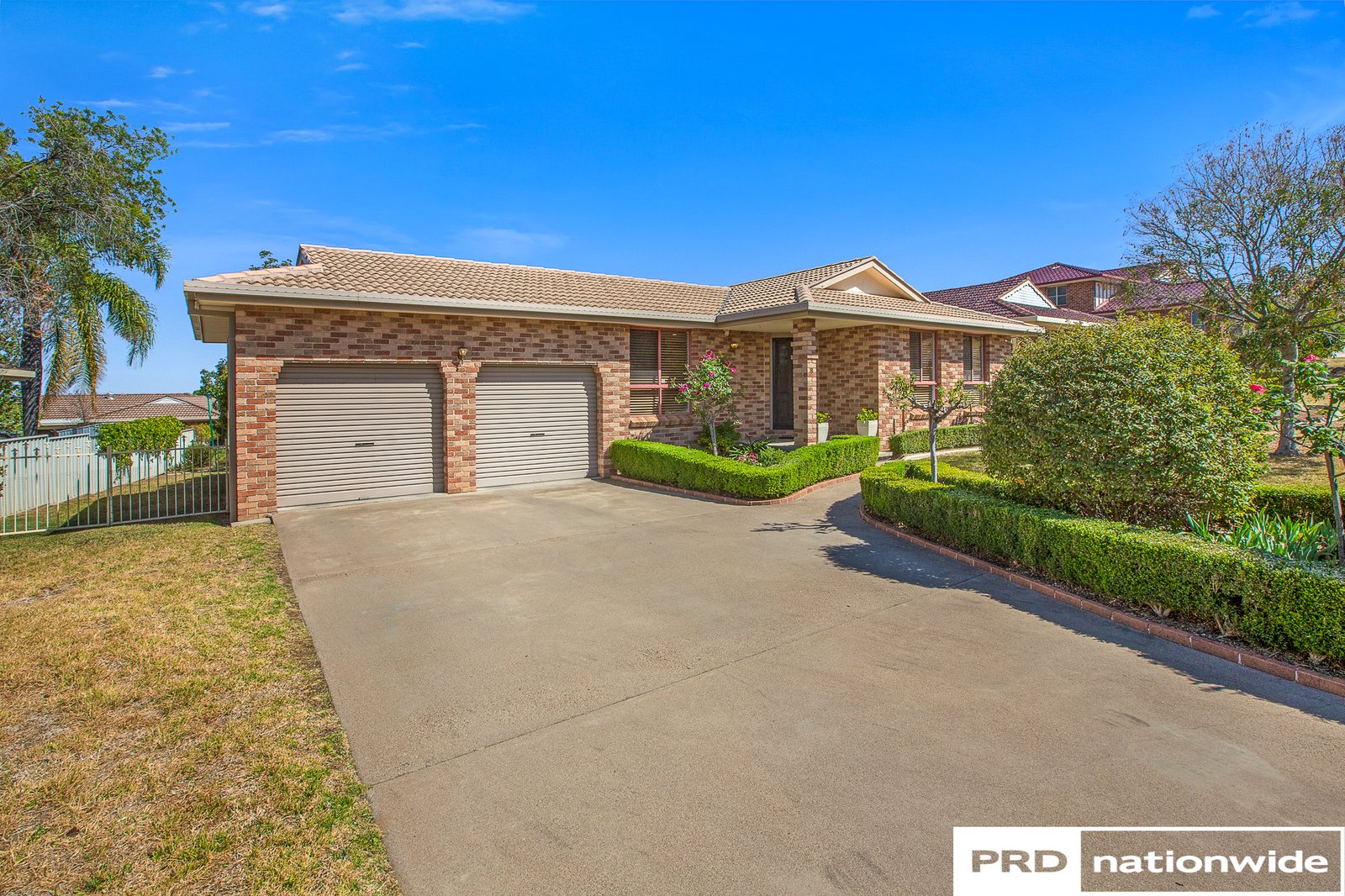 8 Dibar Drive TAMWORTH 4