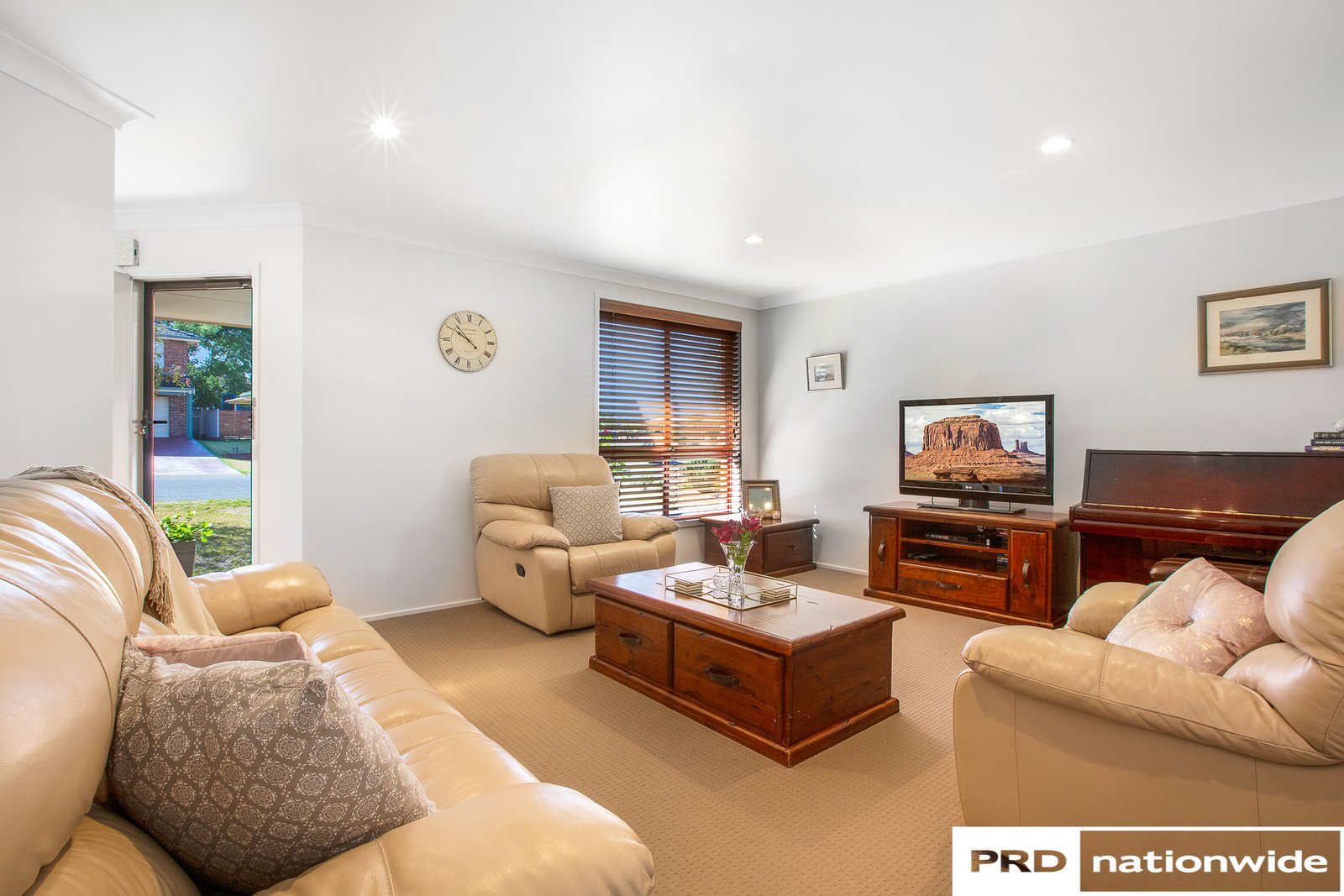 8 Dibar Drive TAMWORTH 5