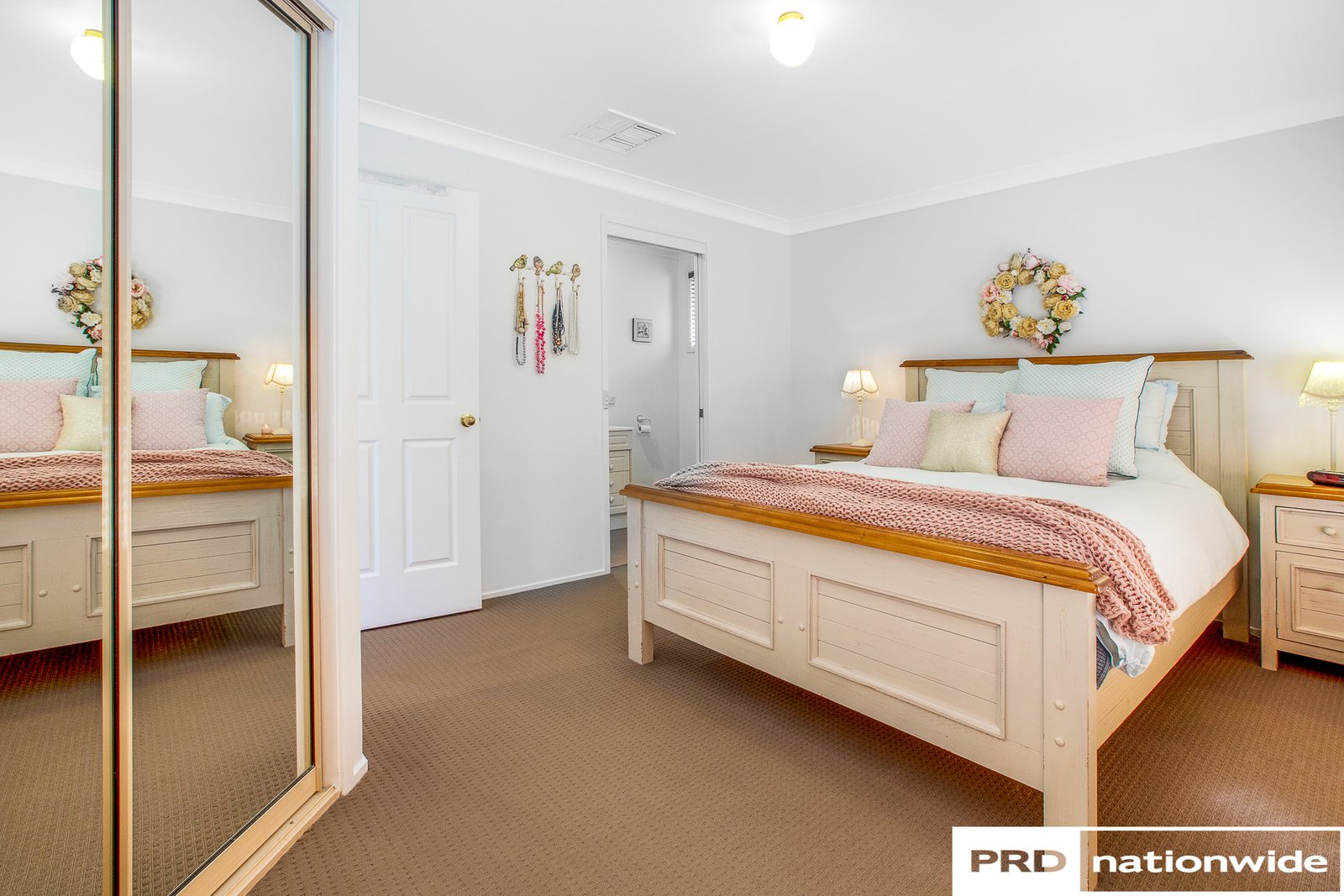 8 Dibar Drive TAMWORTH 6